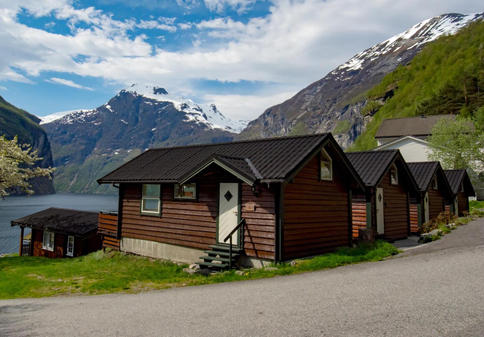 Grande Hytteutleige Og Camping