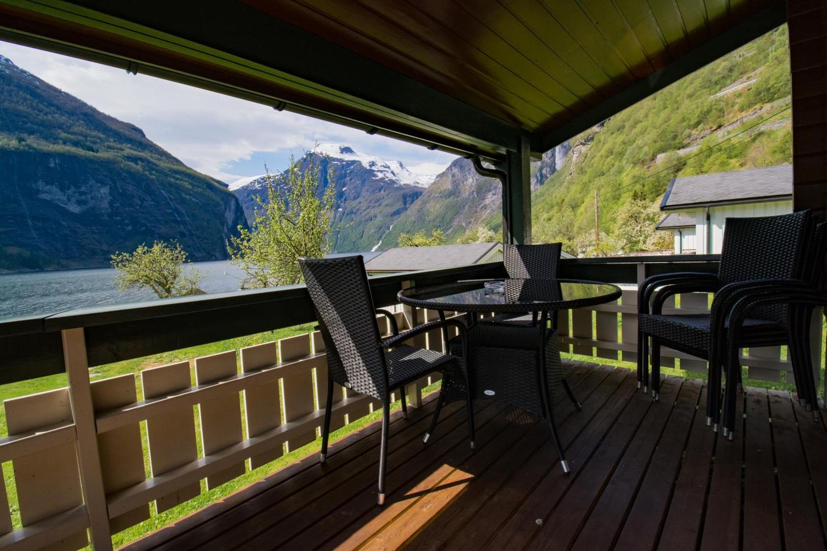 Grande Hytteutleige Og Camping