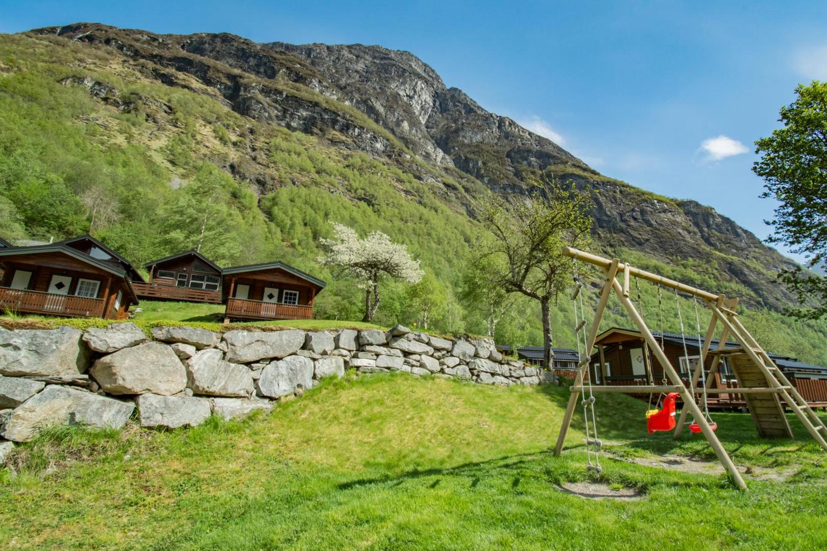 Grande Hytteutleige Og Camping