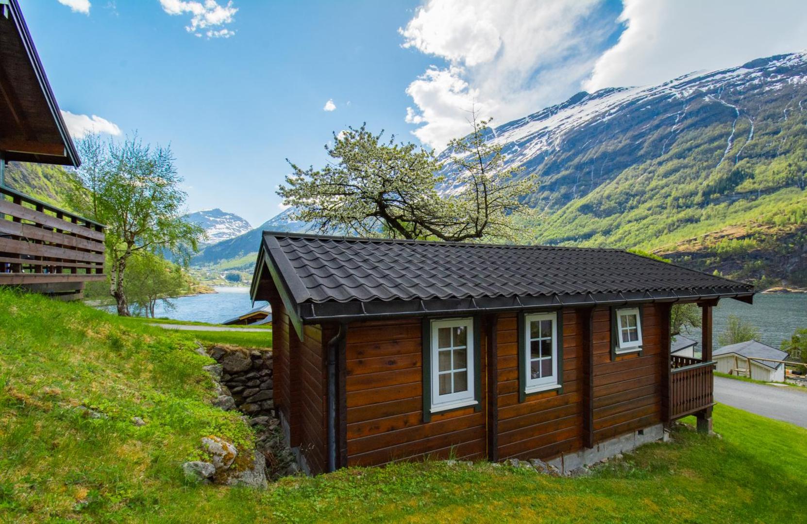Grande Hytteutleige Og Camping