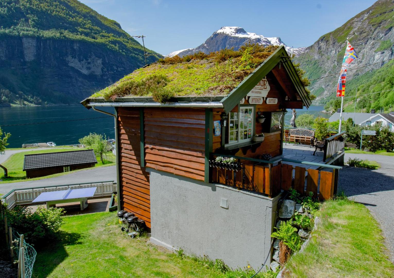 Grande Hytteutleige Og Camping