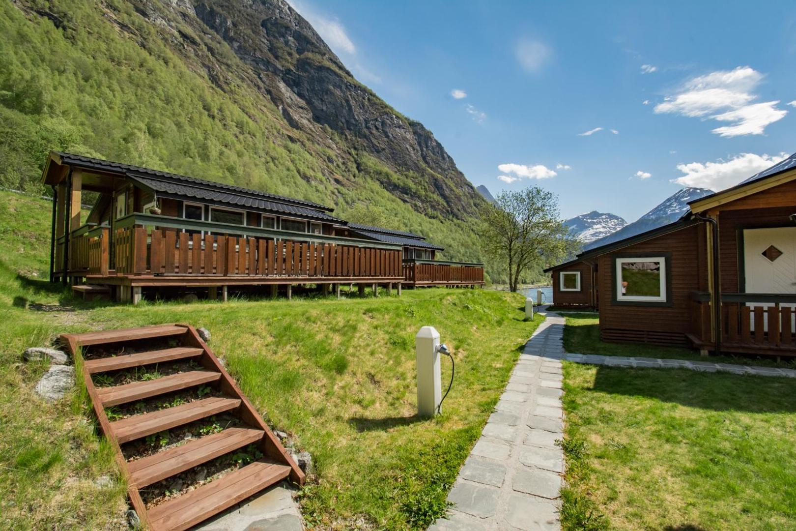 Grande Hytteutleige Og Camping
