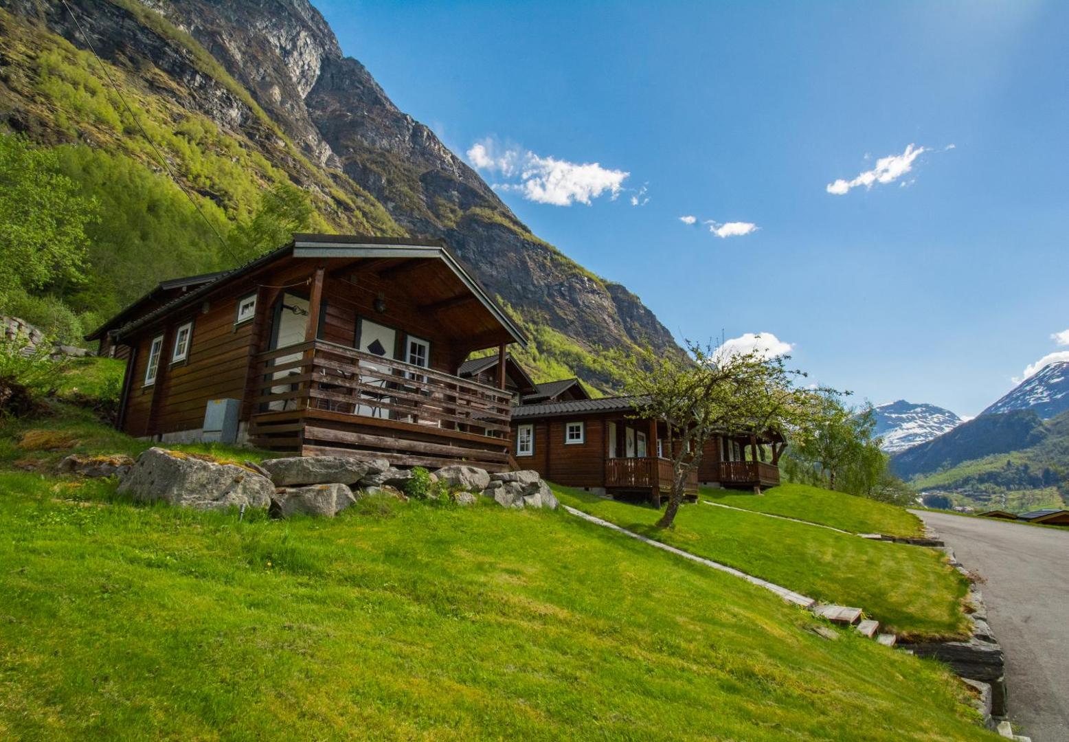 Grande Hytteutleige Og Camping