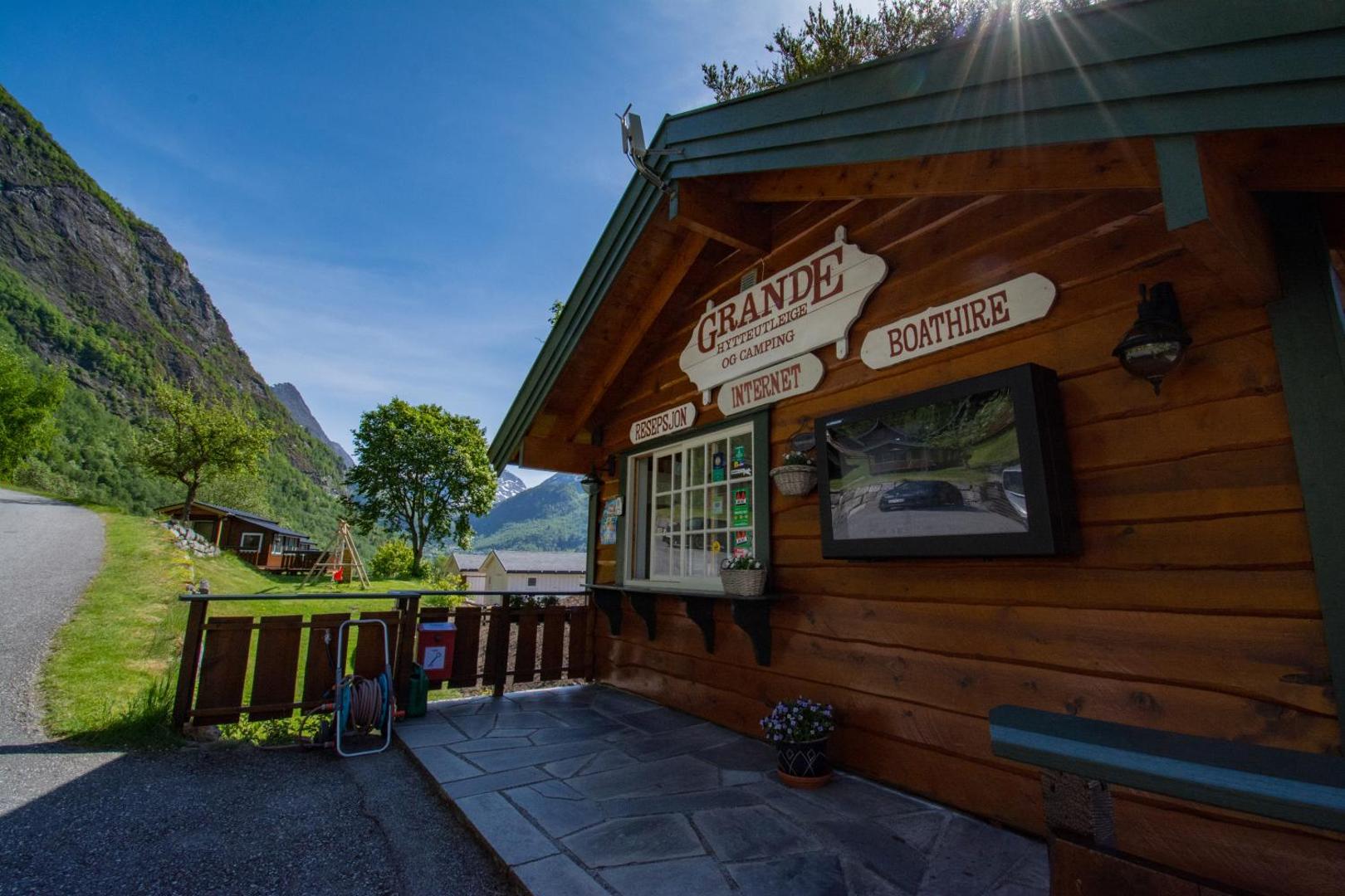 Grande Hytteutleige Og Camping