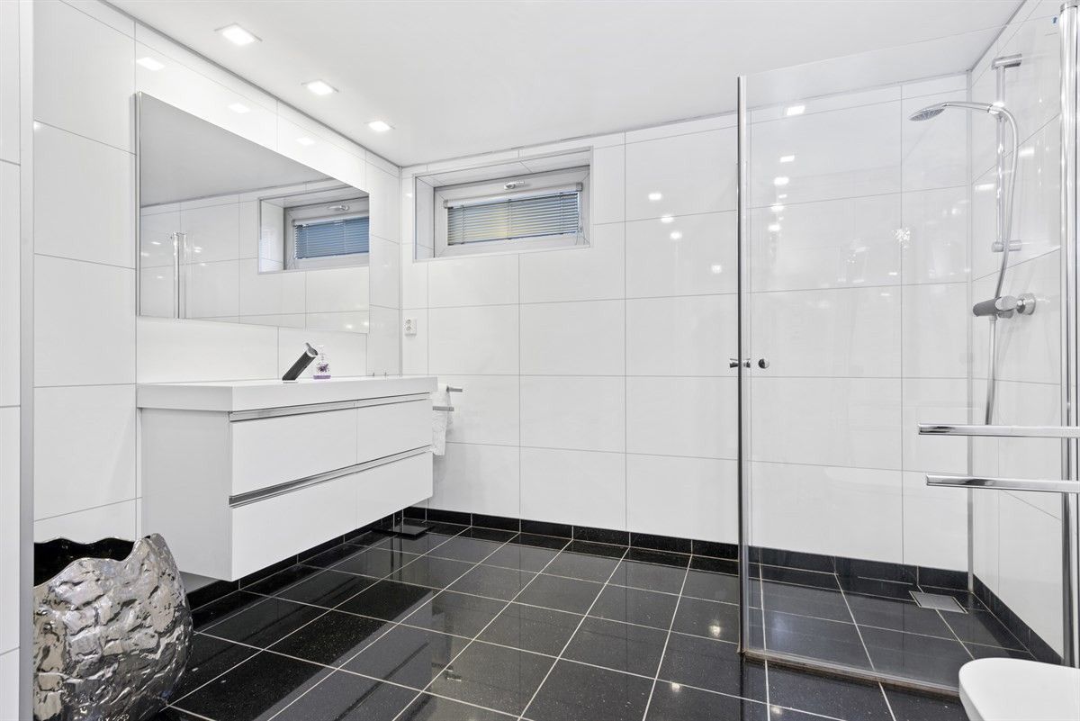 Peak Apartments