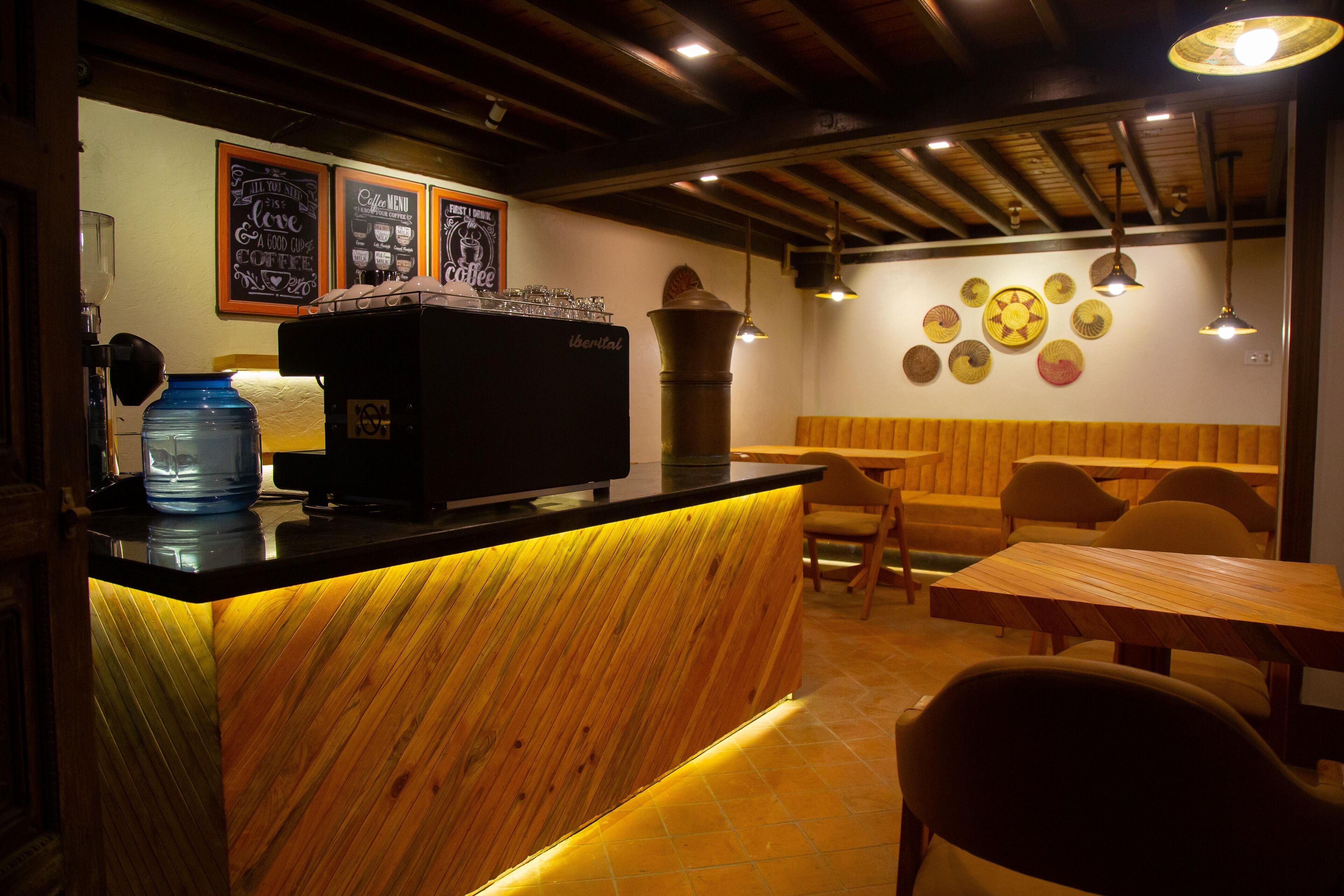 Hotel Traditional & Roof Top Cafe