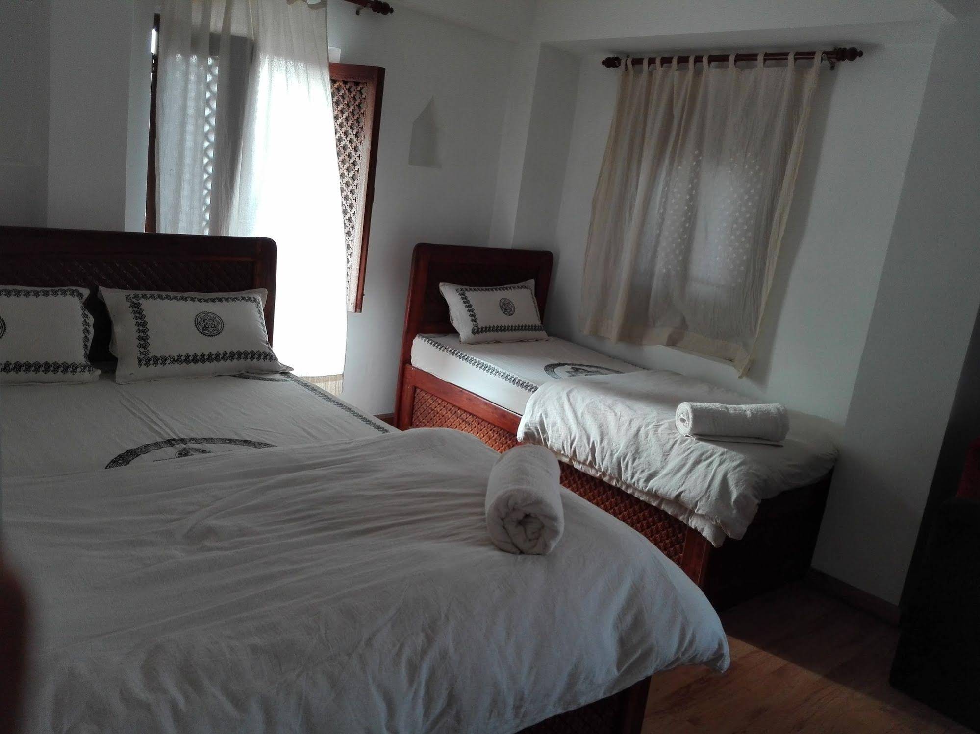 Sunny Guest House & Sunny Cafe