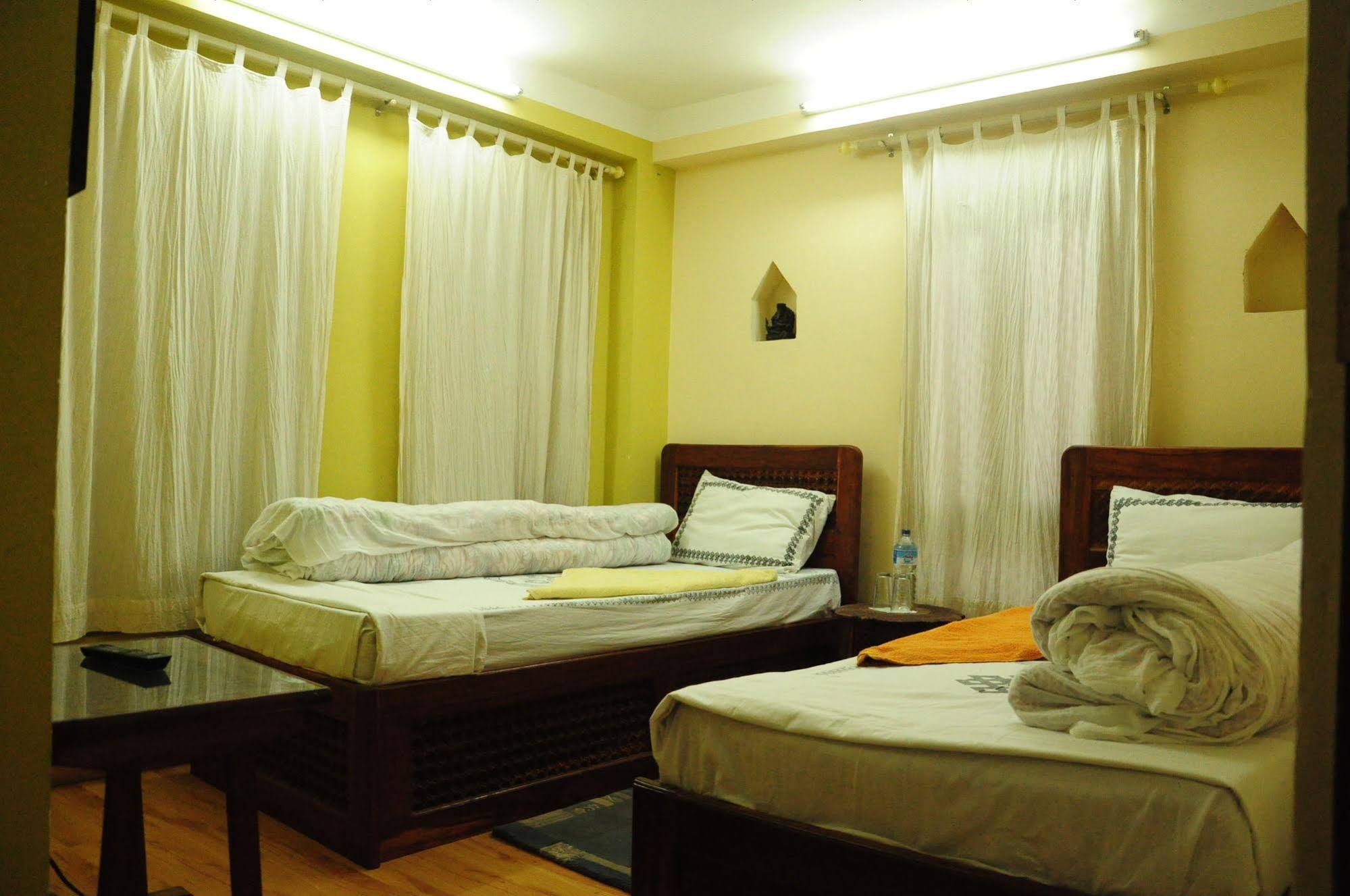 Sunny Guest House & Sunny Cafe