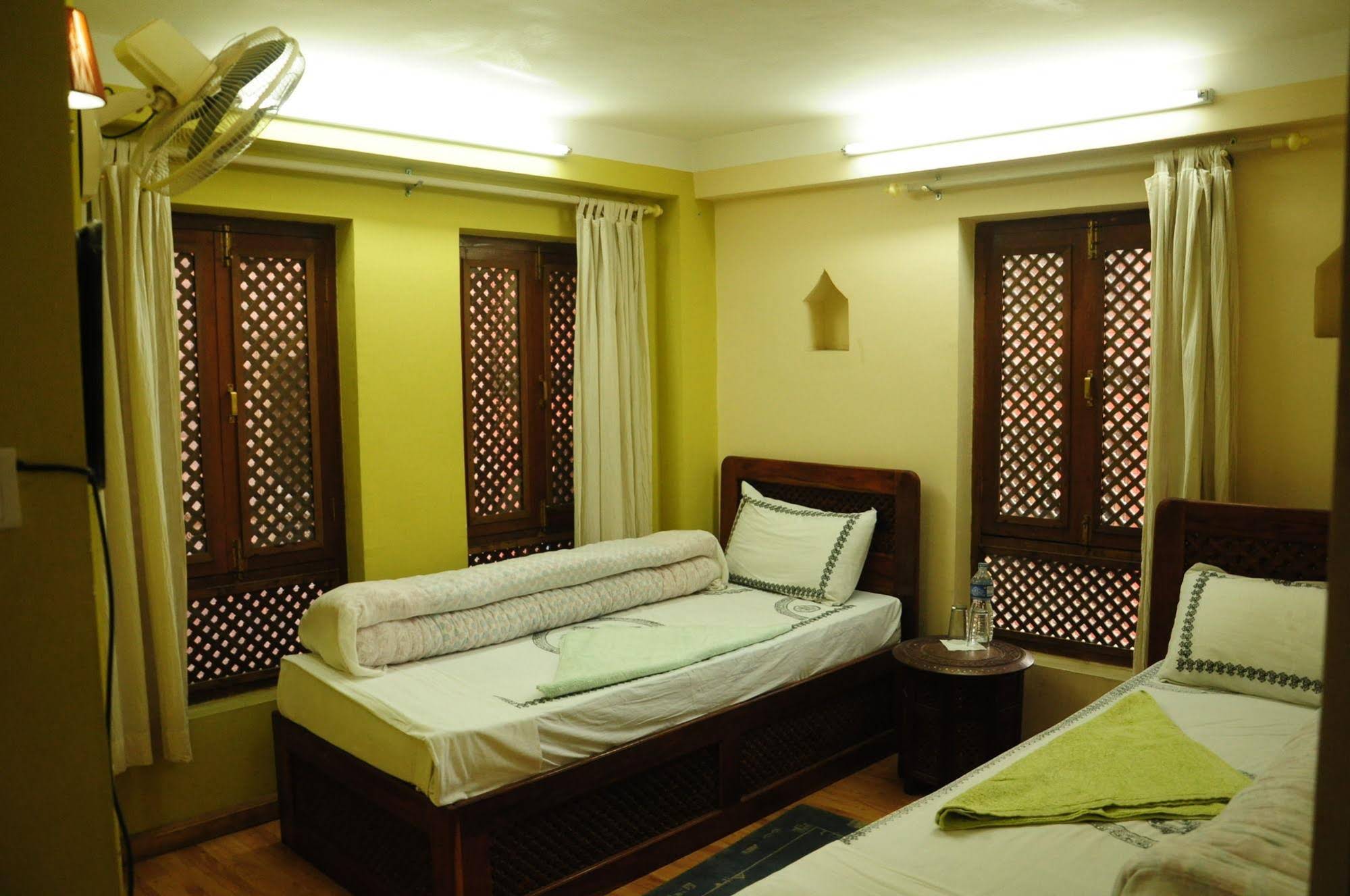 Sunny Guest House & Sunny Cafe