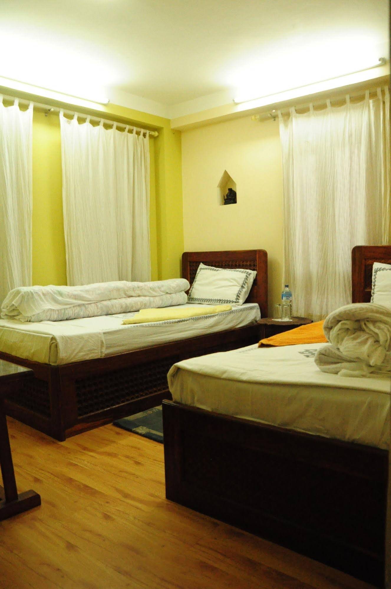 Sunny Guest House & Sunny Cafe