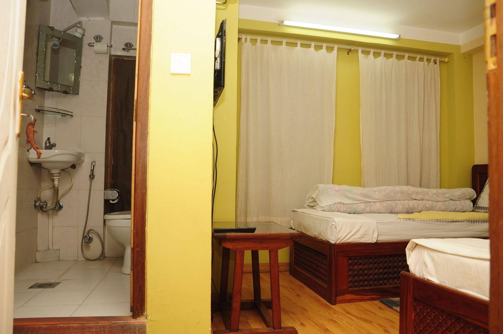 Sunny Guest House & Sunny Cafe