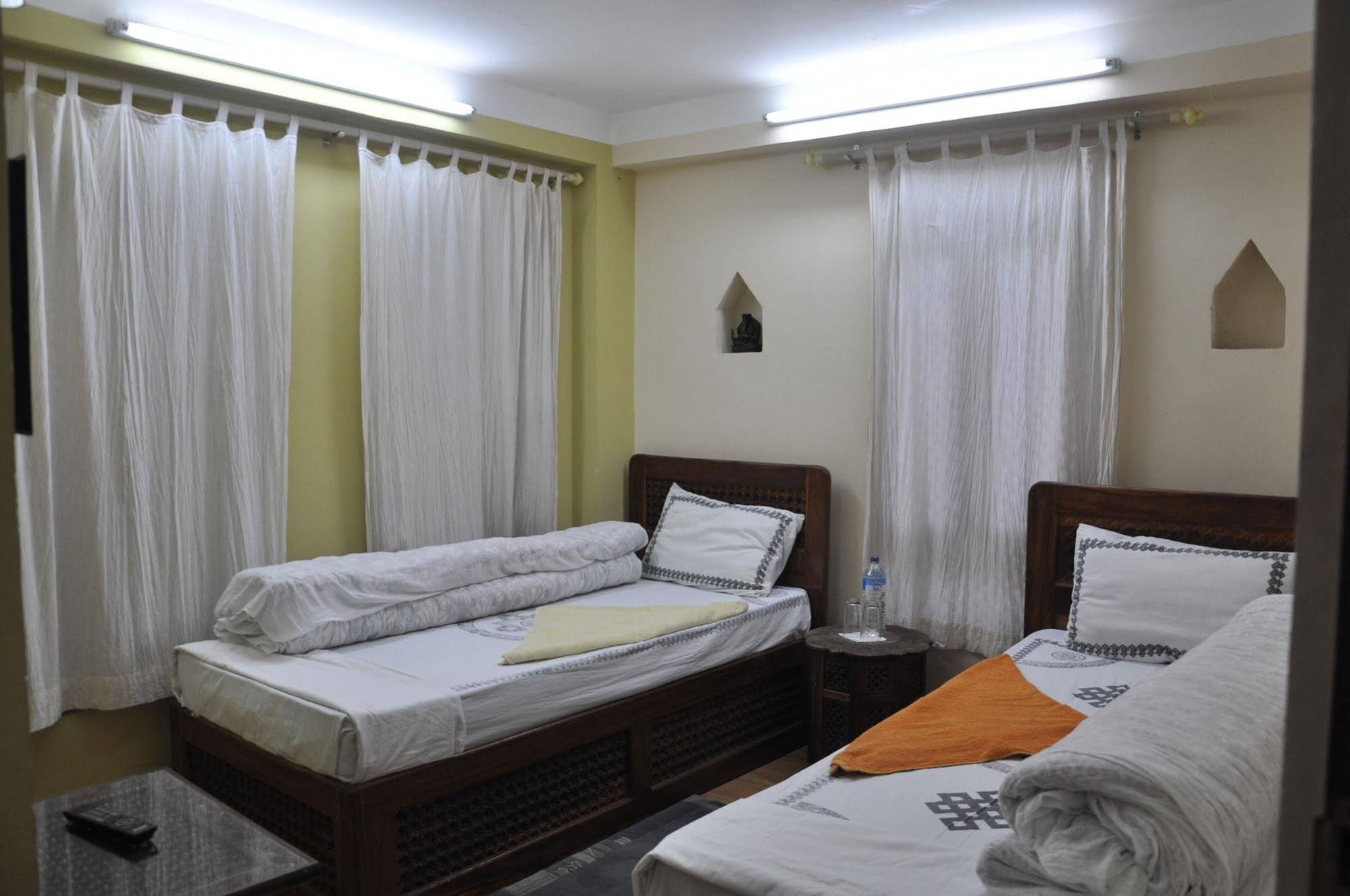 Sunny Guest House & Sunny Cafe