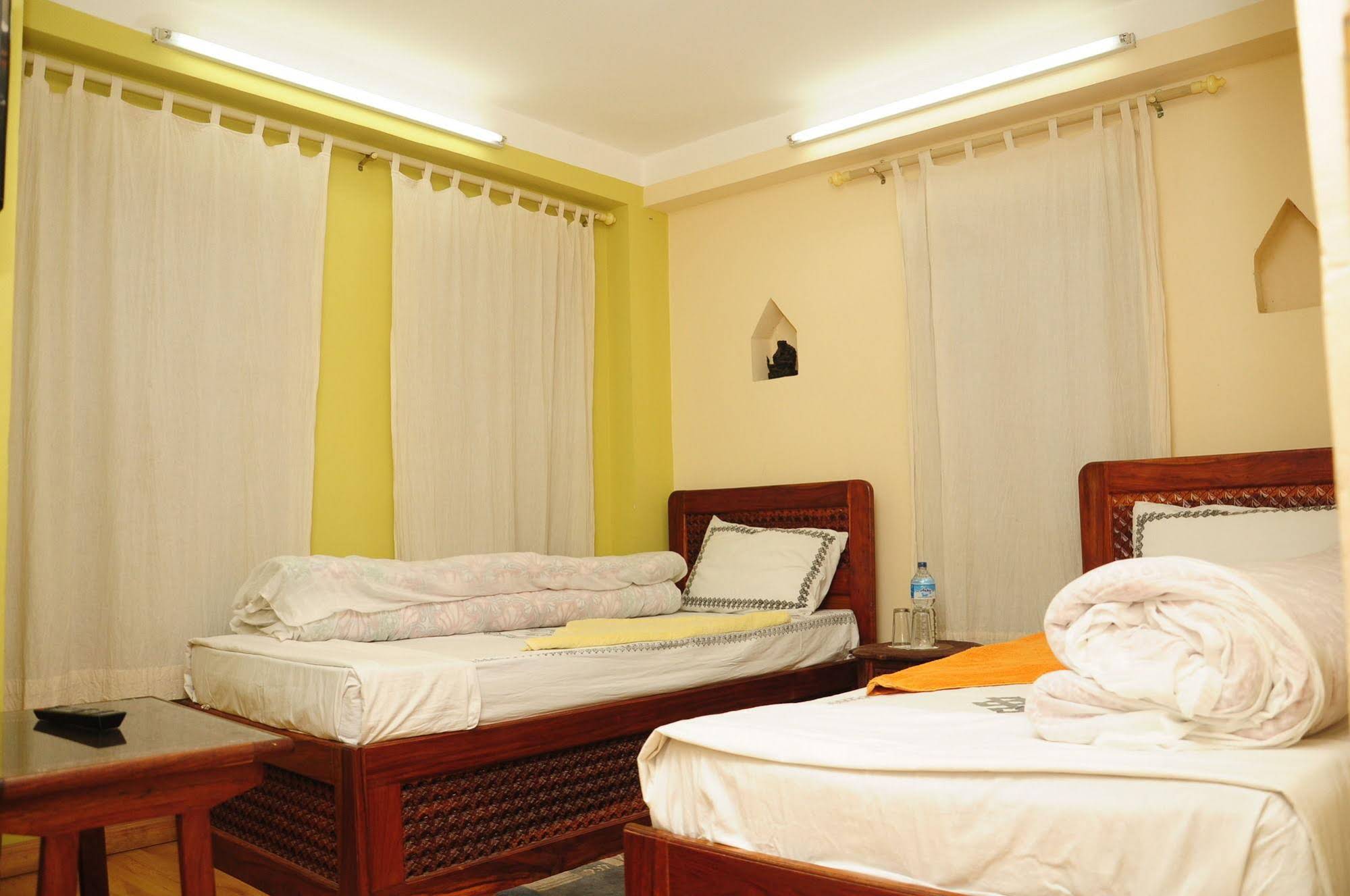 Sunny Guest House & Sunny Cafe
