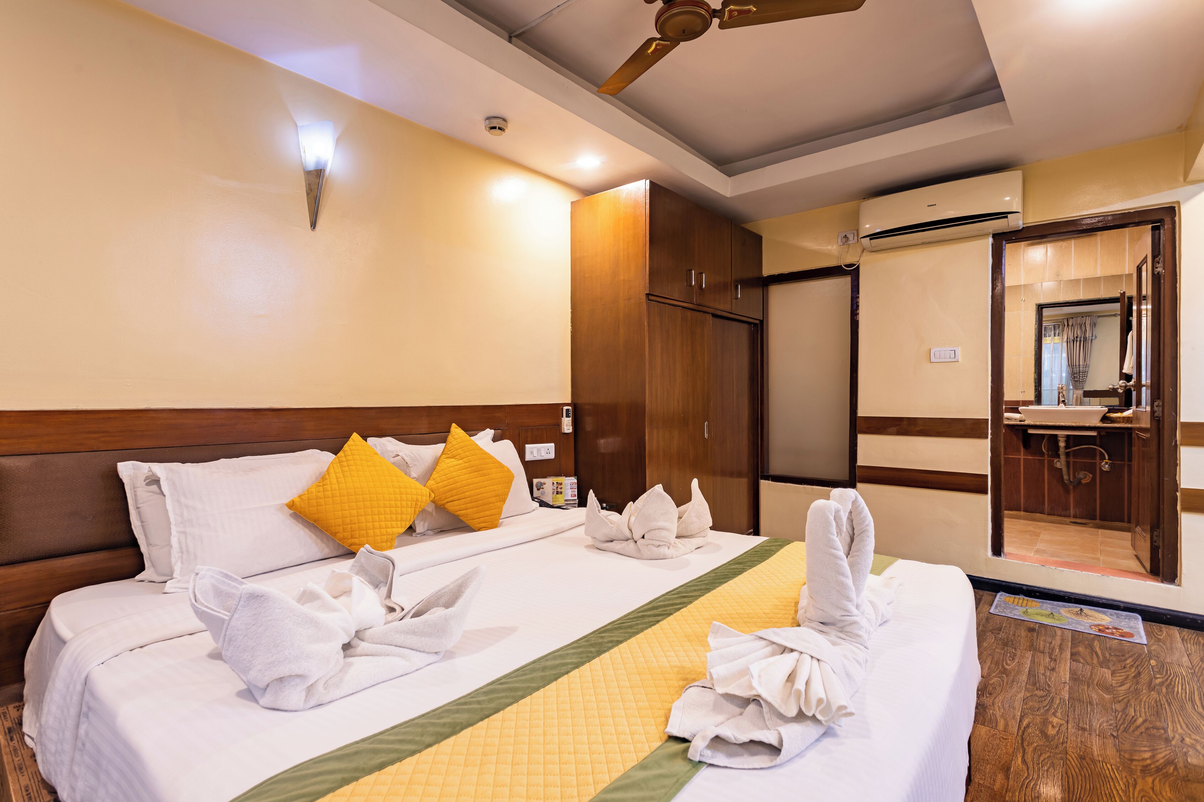 Capital O 338 Yellow Pagoda Hotel