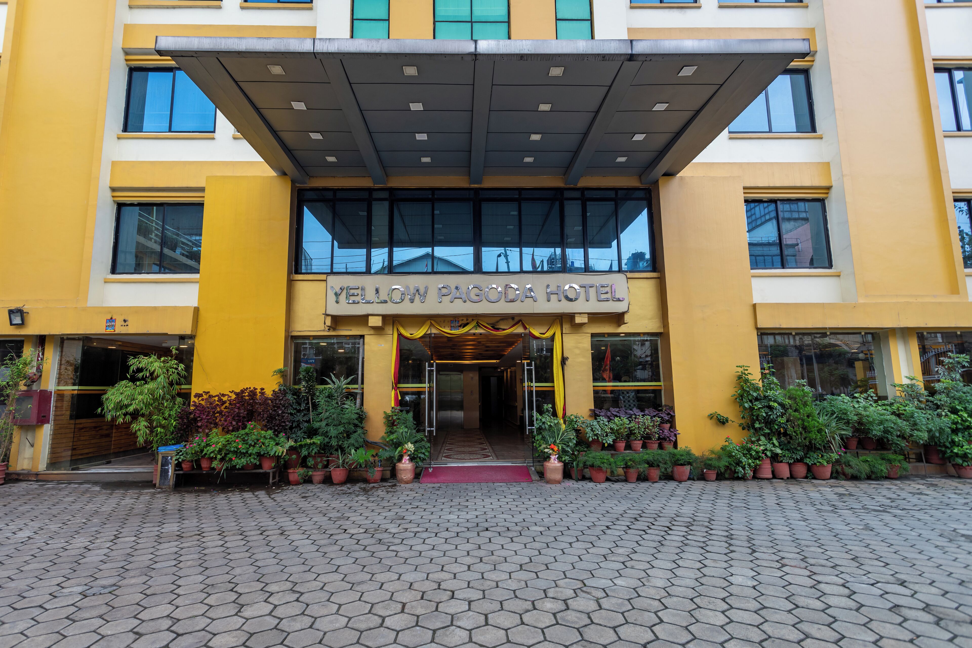 Capital O 338 Yellow Pagoda Hotel