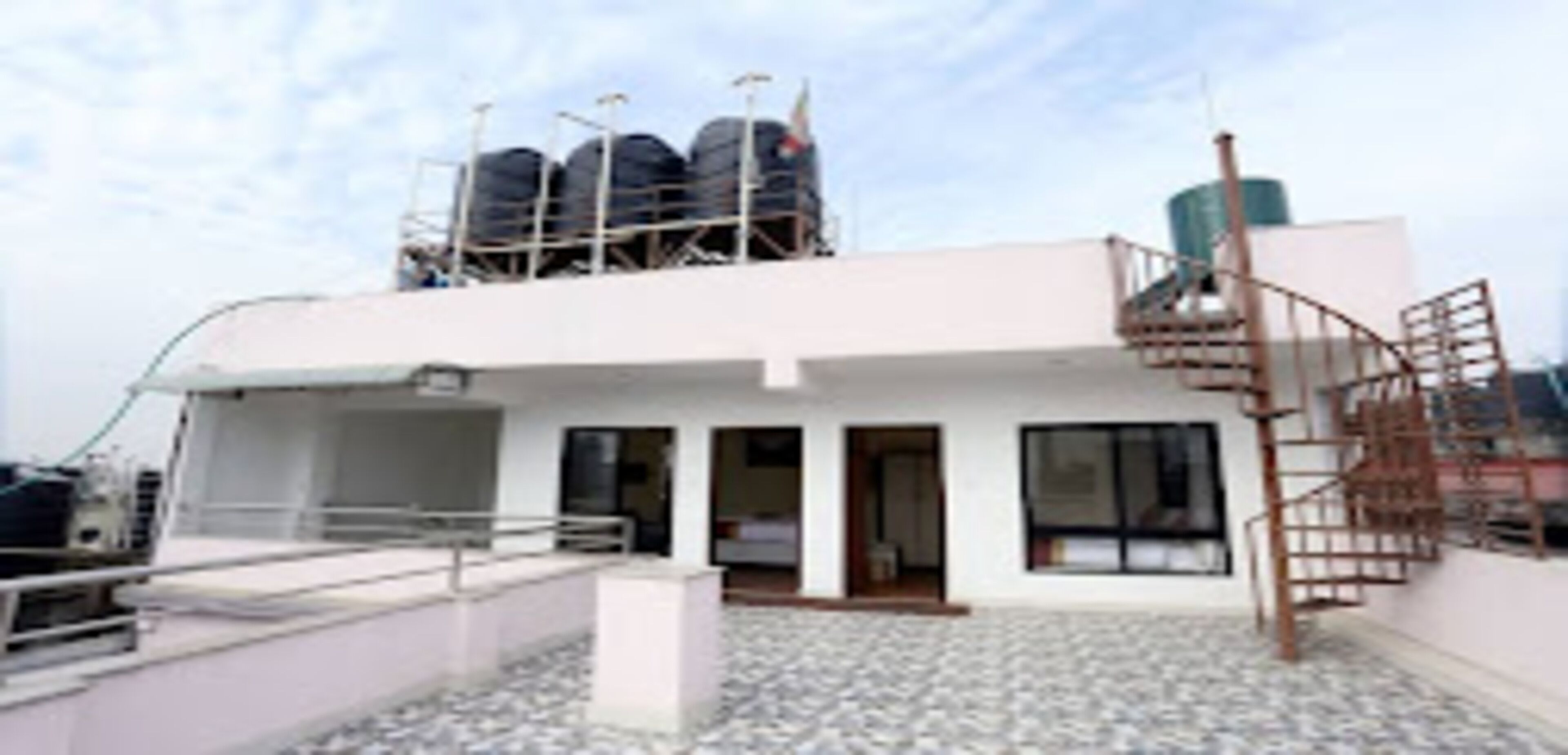 MeroStay Hotel Sweet Town