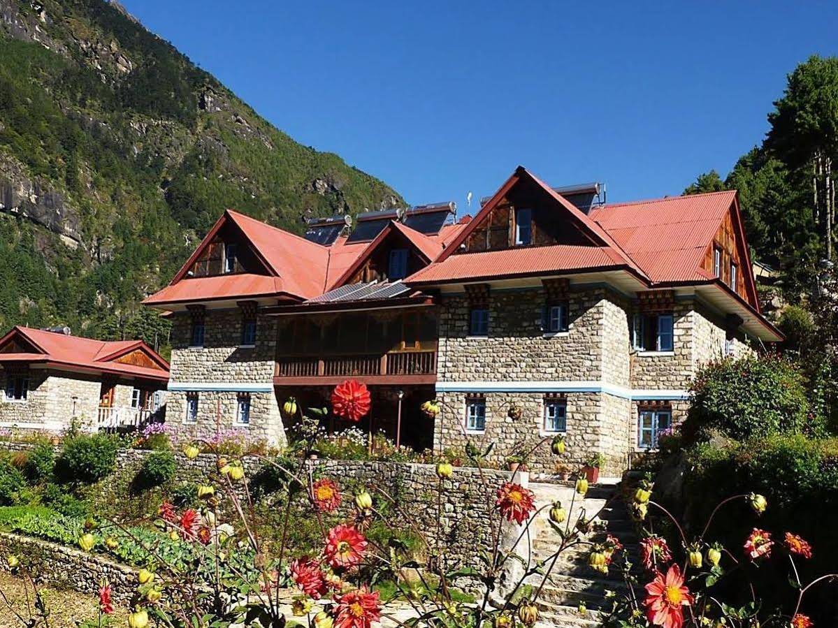 Everest Summit Lodge Monjo