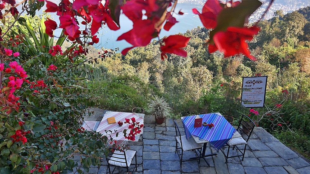 Peace Dragon Lodge & Restaurant