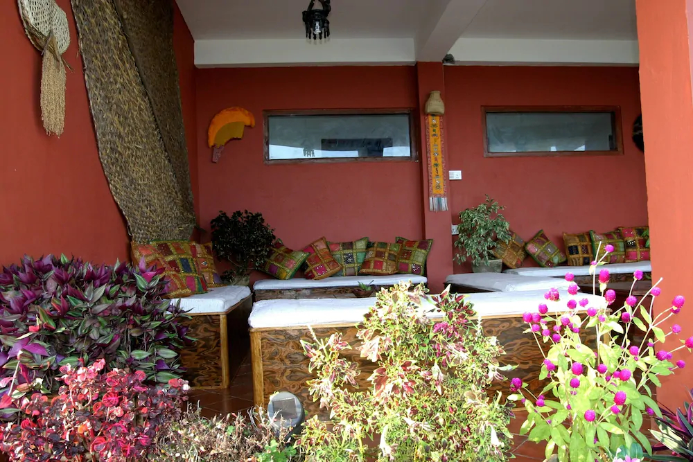 Peace Dragon Lodge & Restaurant