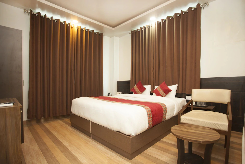 The SR Hotel by OYO Rooms