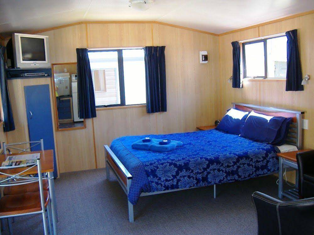 Bowentown Motels & Holiday Park
