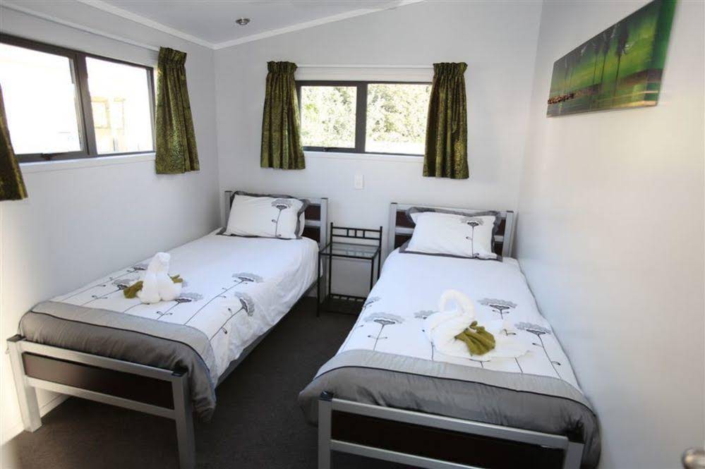 Bowentown Motels & Holiday Park