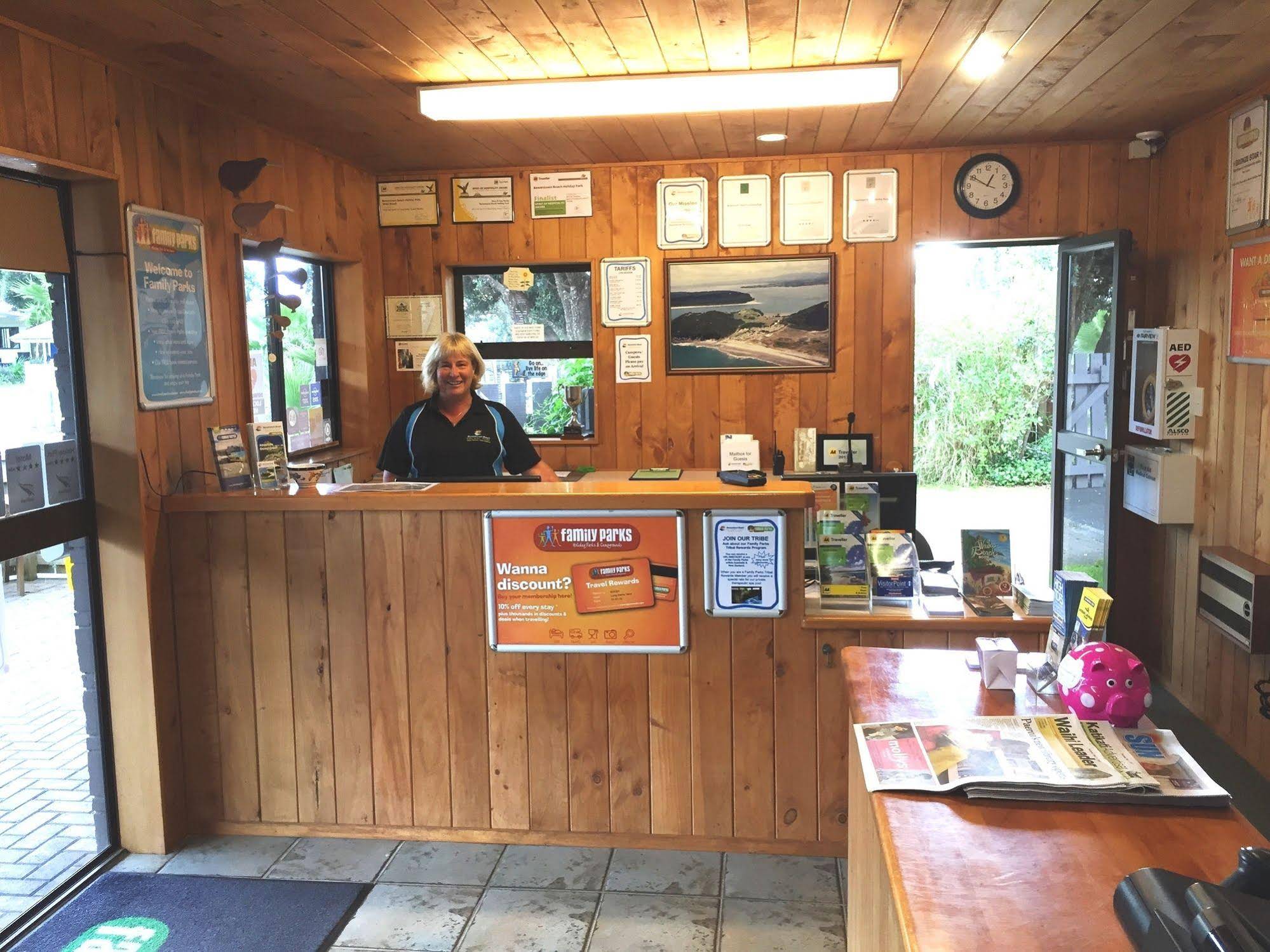 Bowentown Motels & Holiday Park