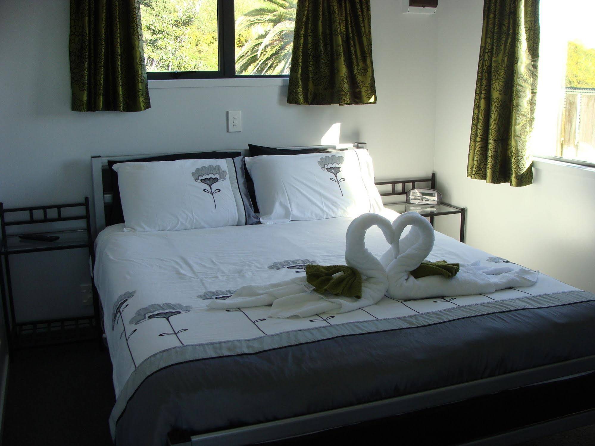 Bowentown Motels & Holiday Park