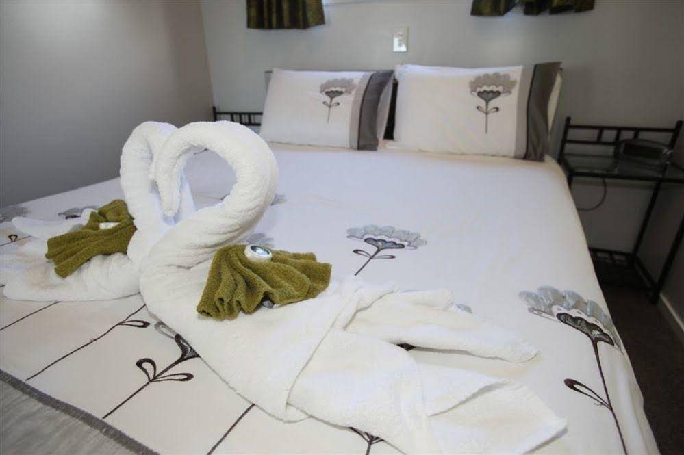 Bowentown Motels & Holiday Park