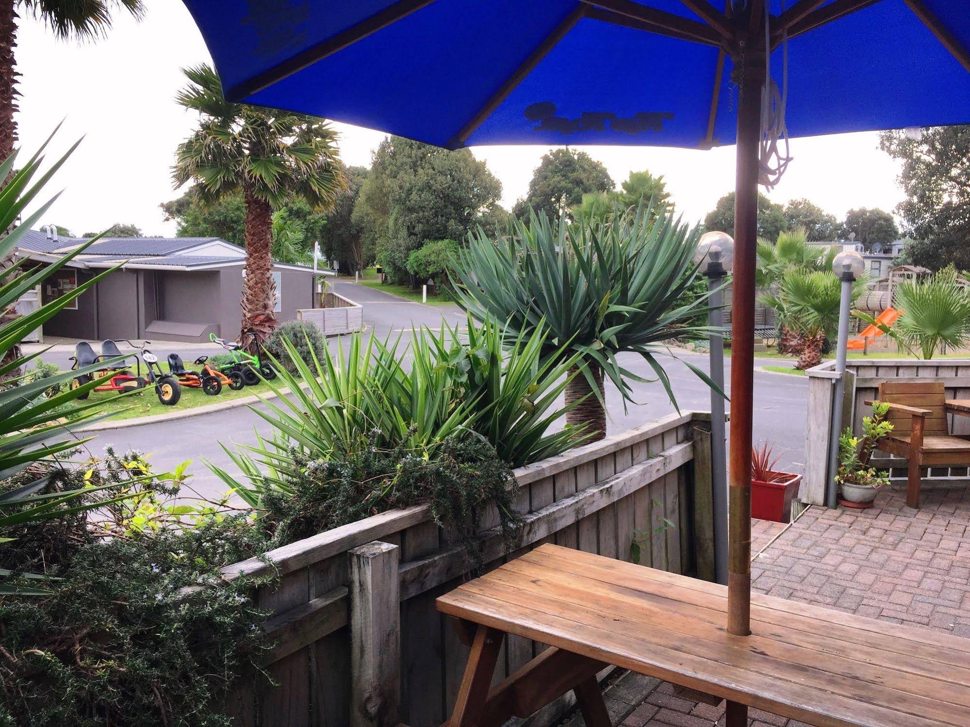 Bowentown Motels & Holiday Park