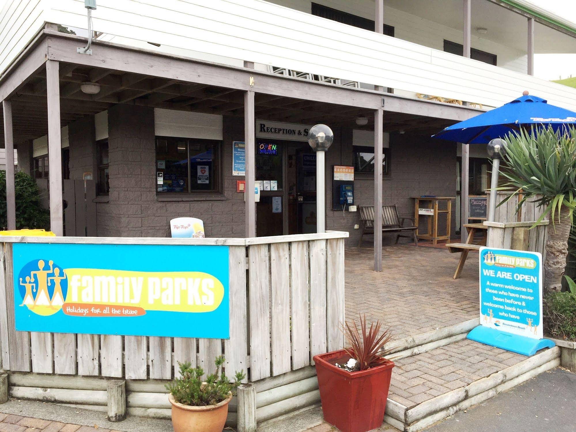Bowentown Motels & Holiday Park