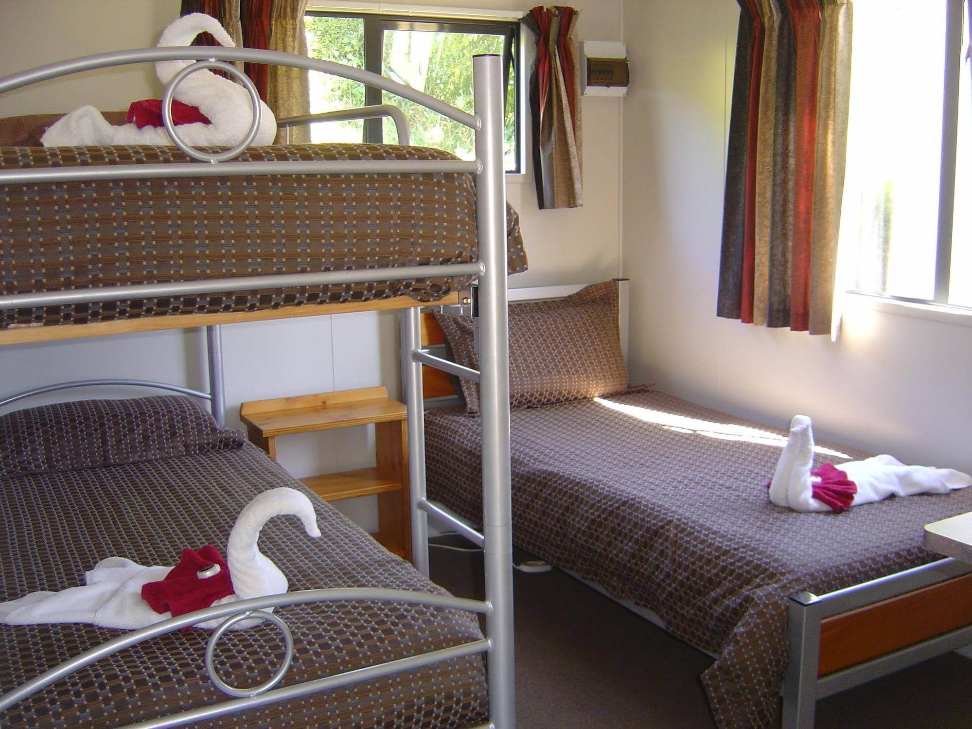 Bowentown Motels & Holiday Park