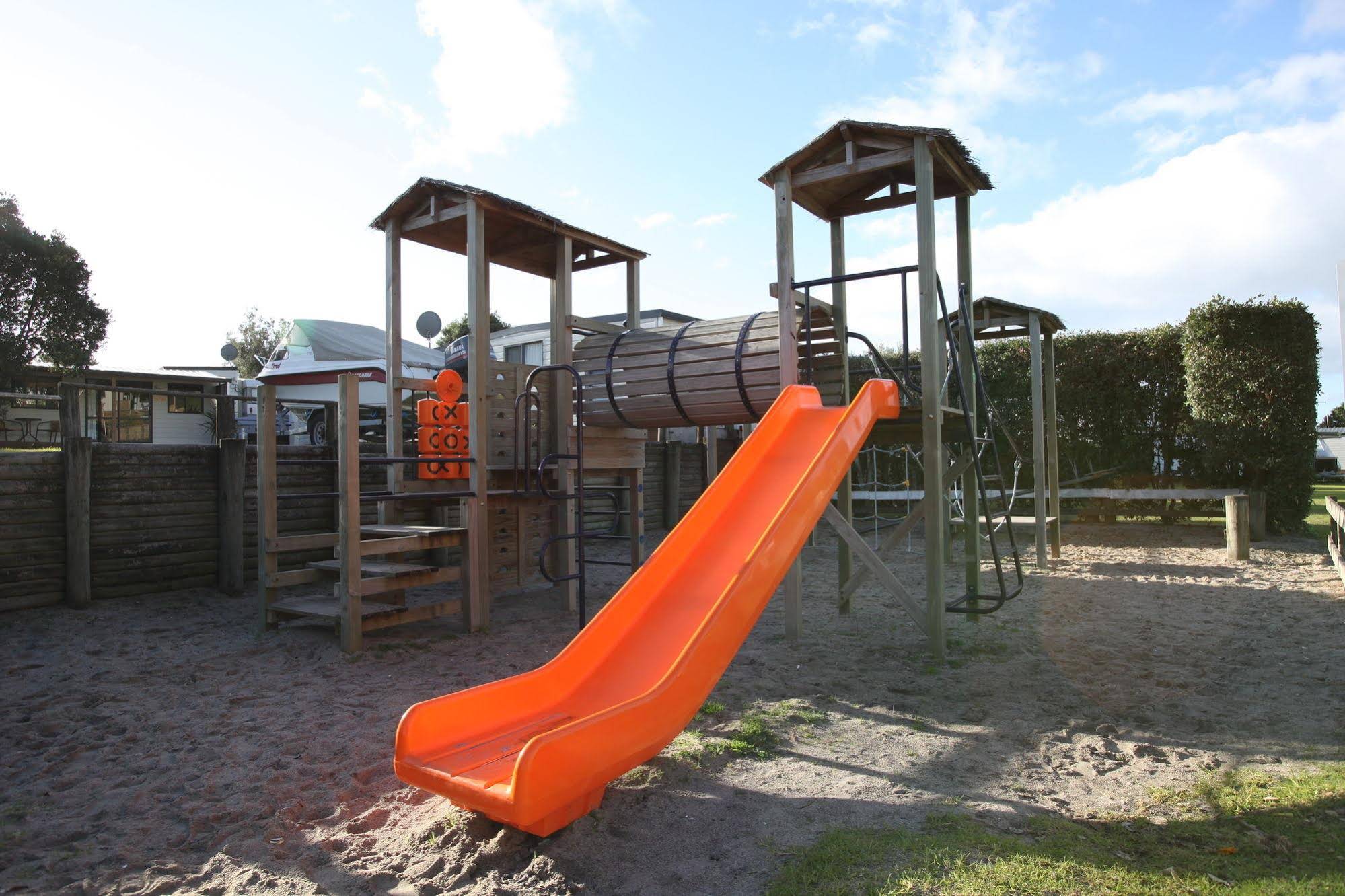 Bowentown Motels & Holiday Park