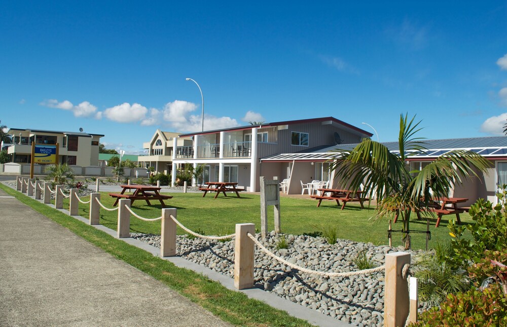 Bailey's At The Beach Motel