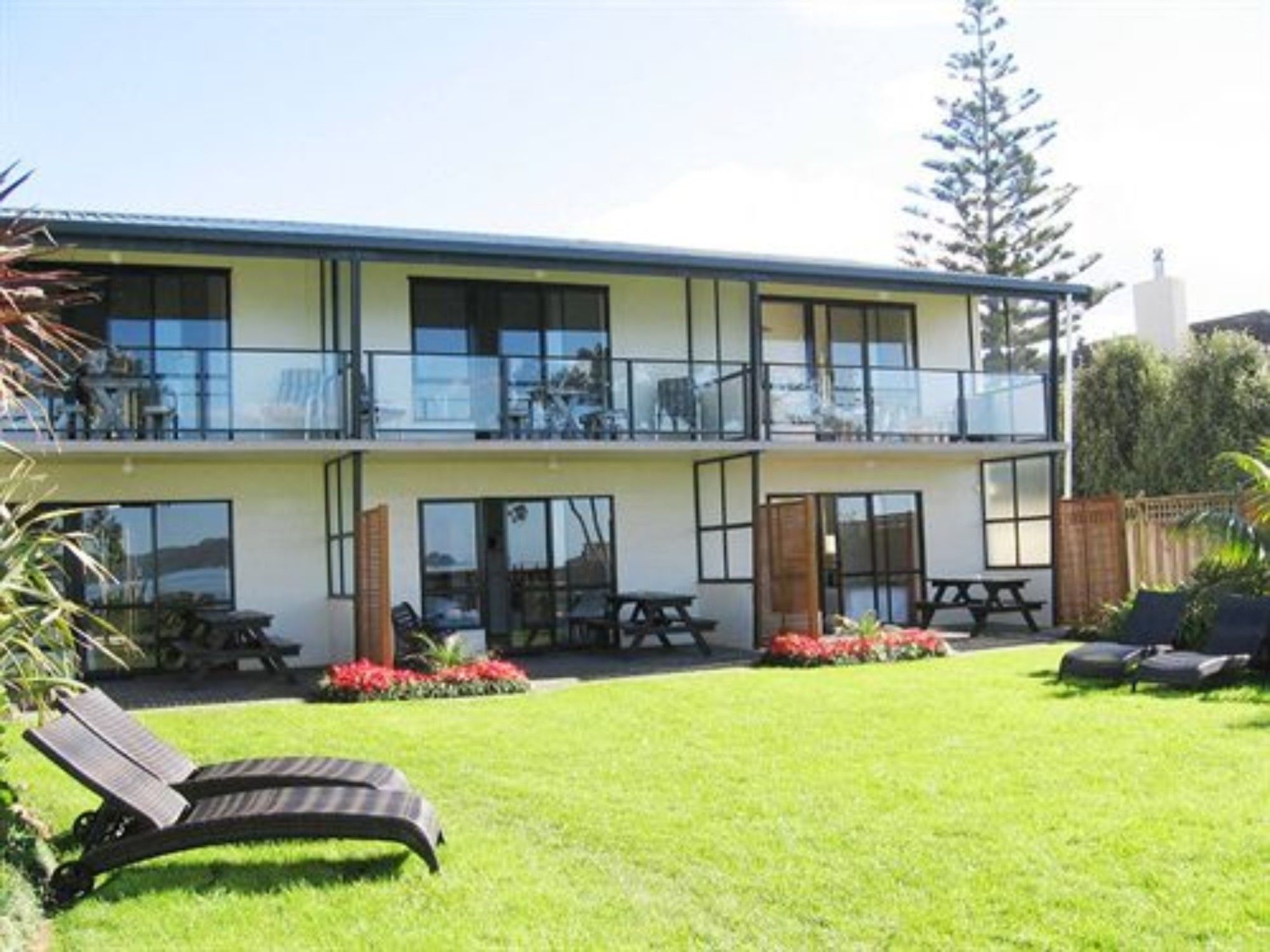 Beachfront Resort - Mercury Bay