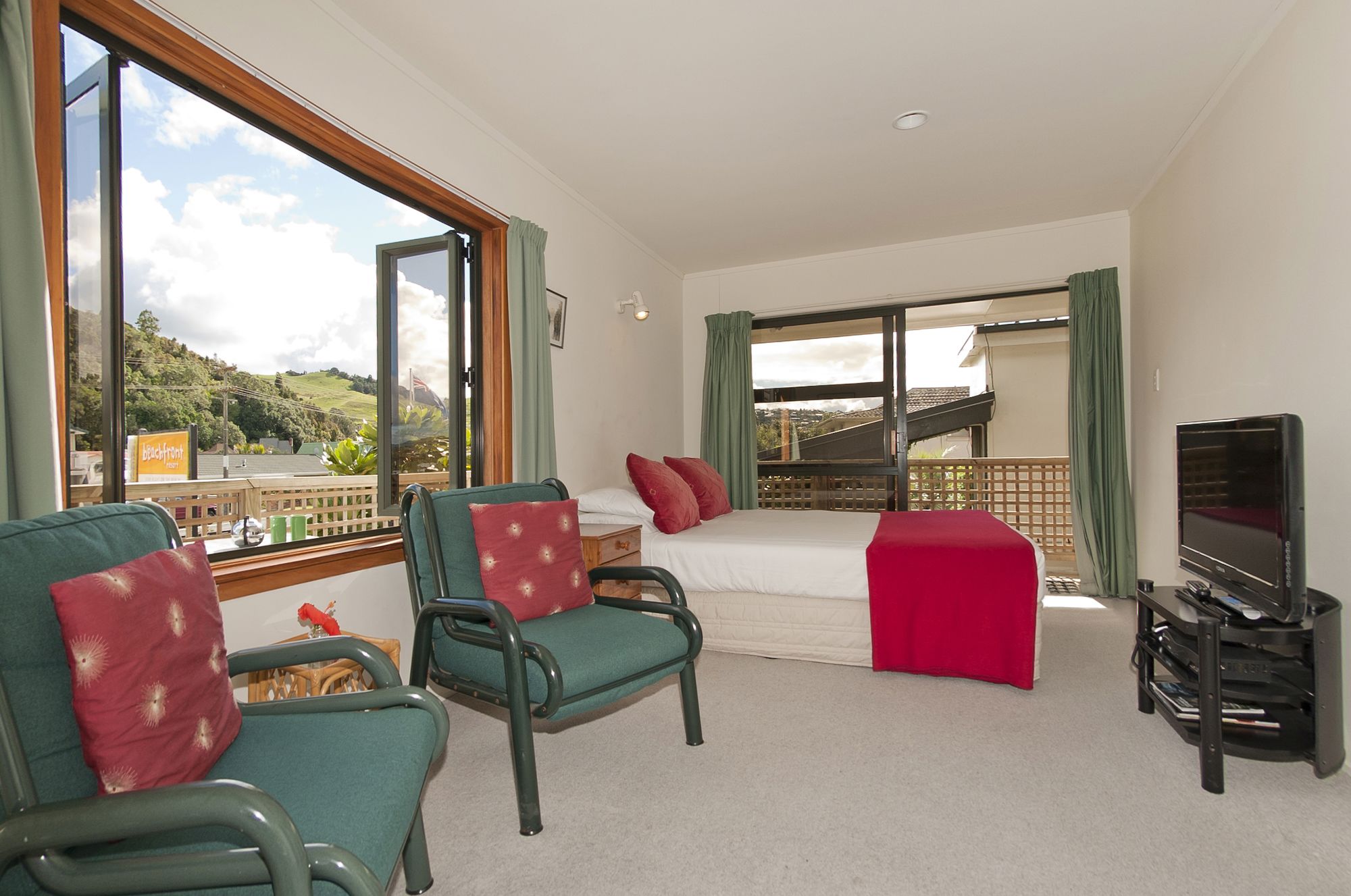 Beachfront Resort - Mercury Bay
