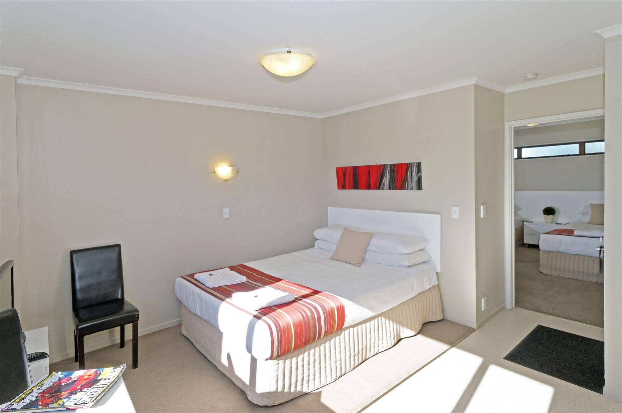 Airport Harbour View Motel