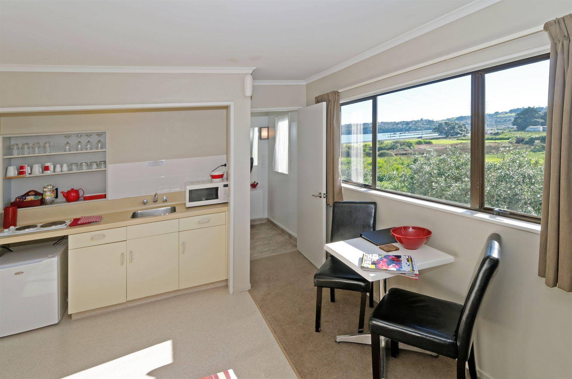Airport Harbour View Motel