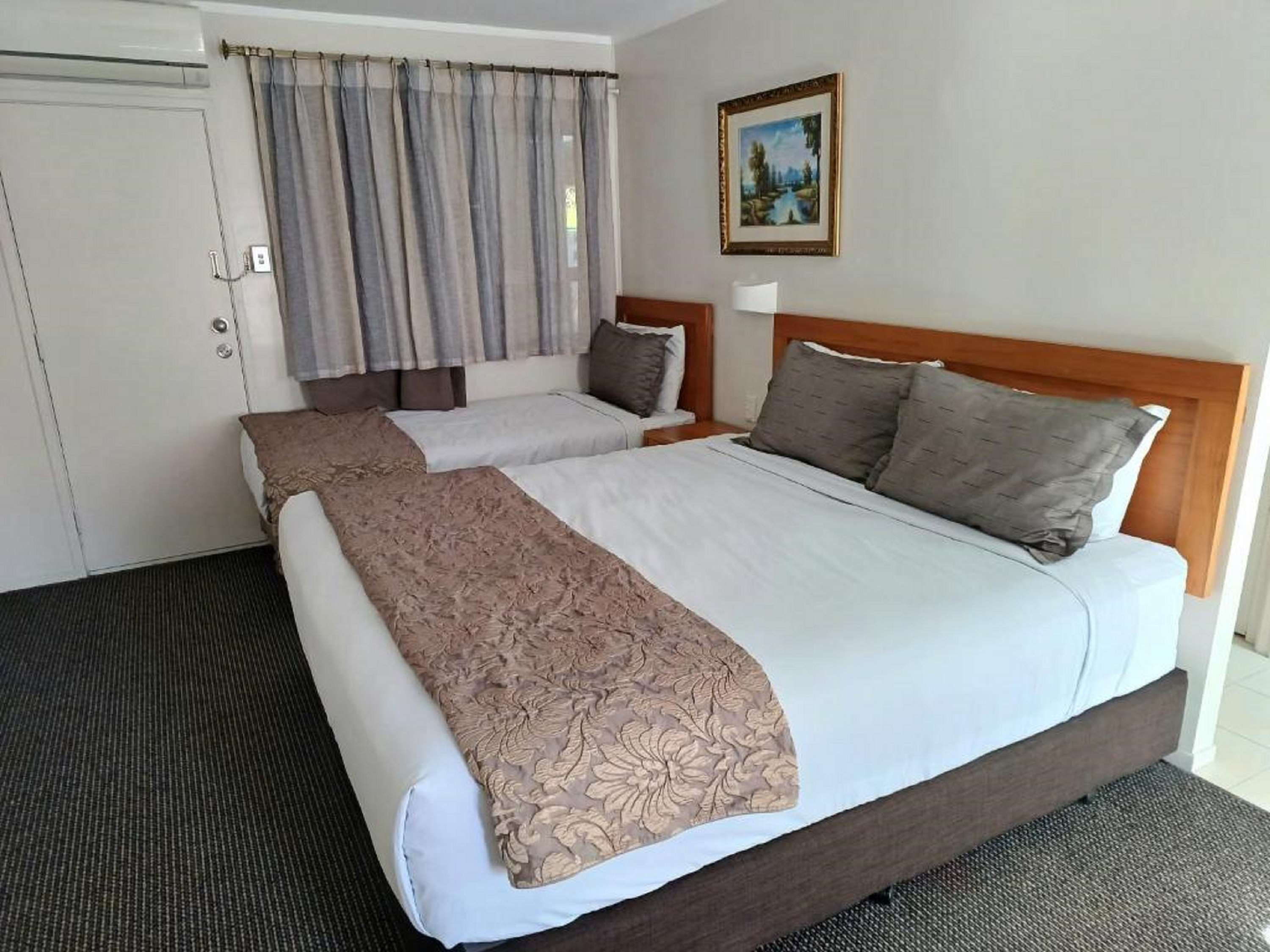 Best Western Newmarket Inn & Suites
