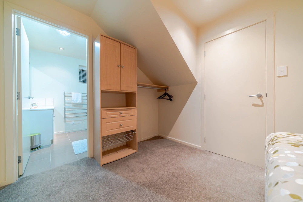 Birkenhead Super Cozy & Comfort Shared Room