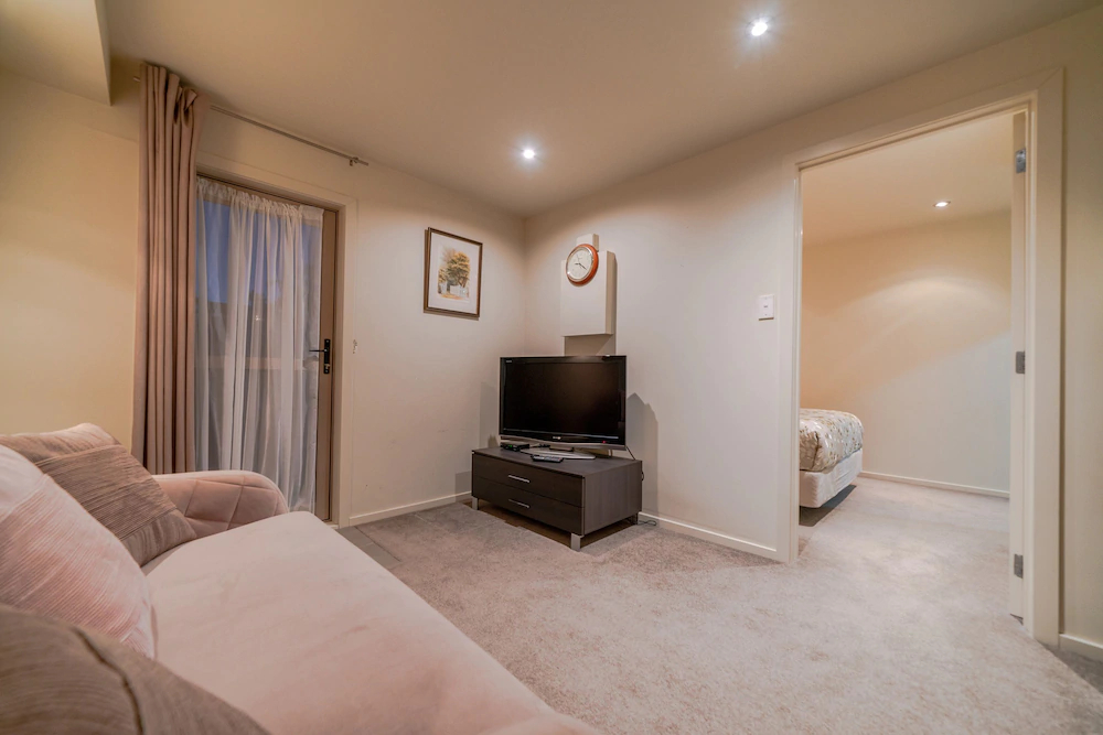 Birkenhead Super Cozy & Comfort Shared Room