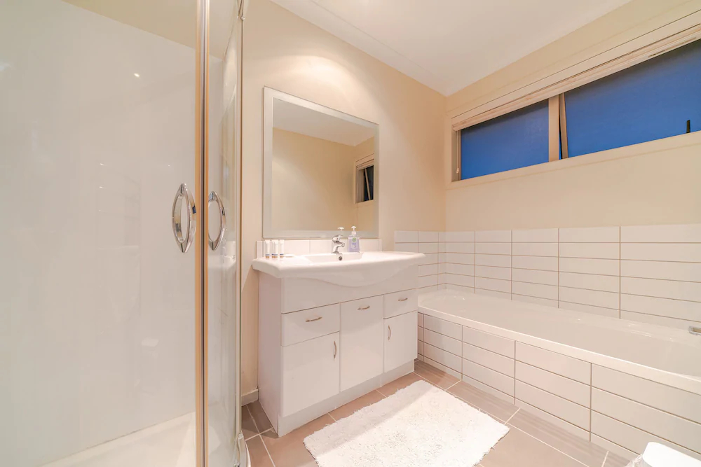 Birkenhead Super Cozy & Comfort Shared Room