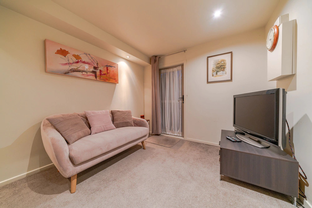 Birkenhead Super Cozy & Comfort Shared Room