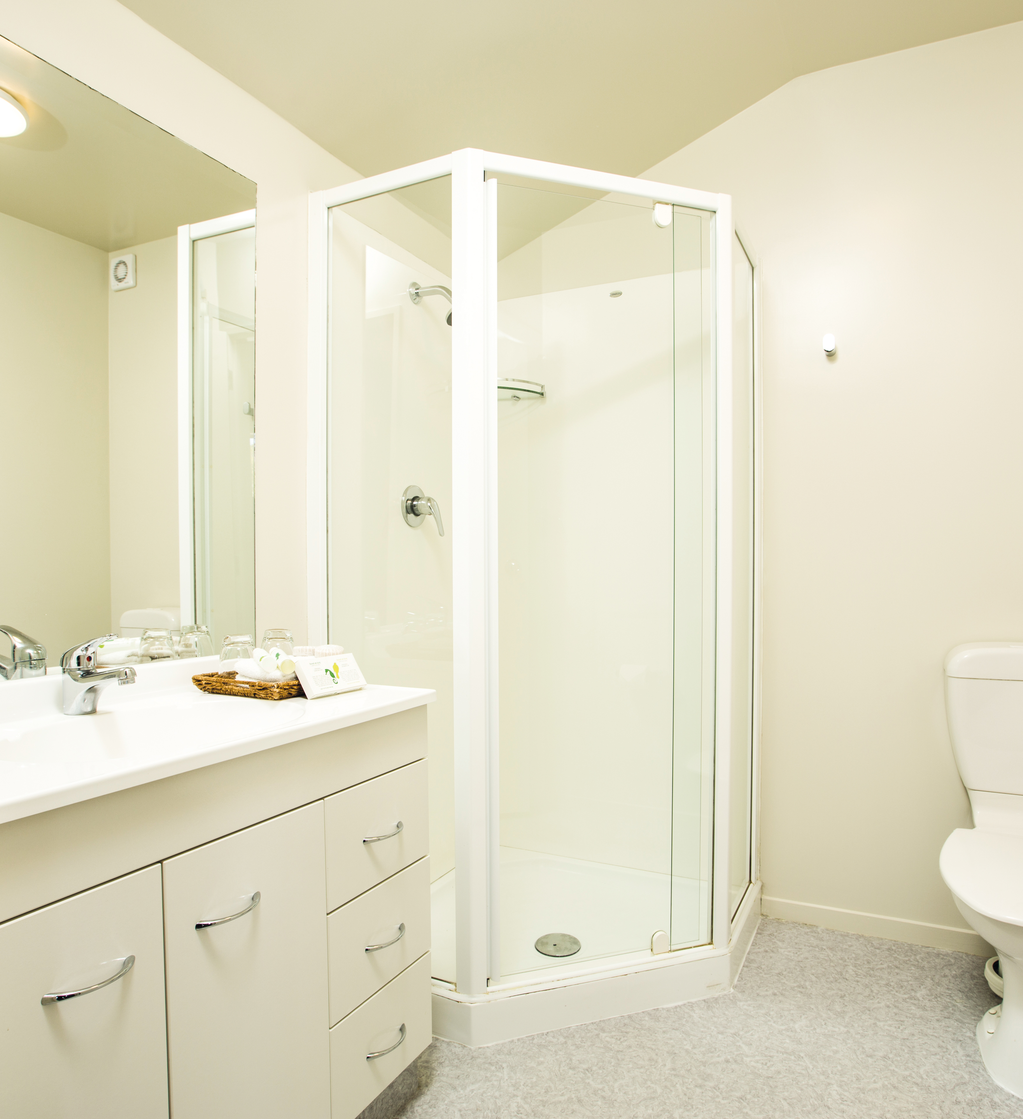 Greenlane Suites
