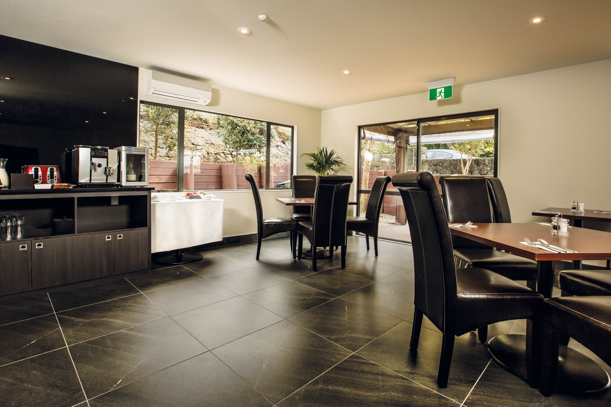 Greenlane Suites
