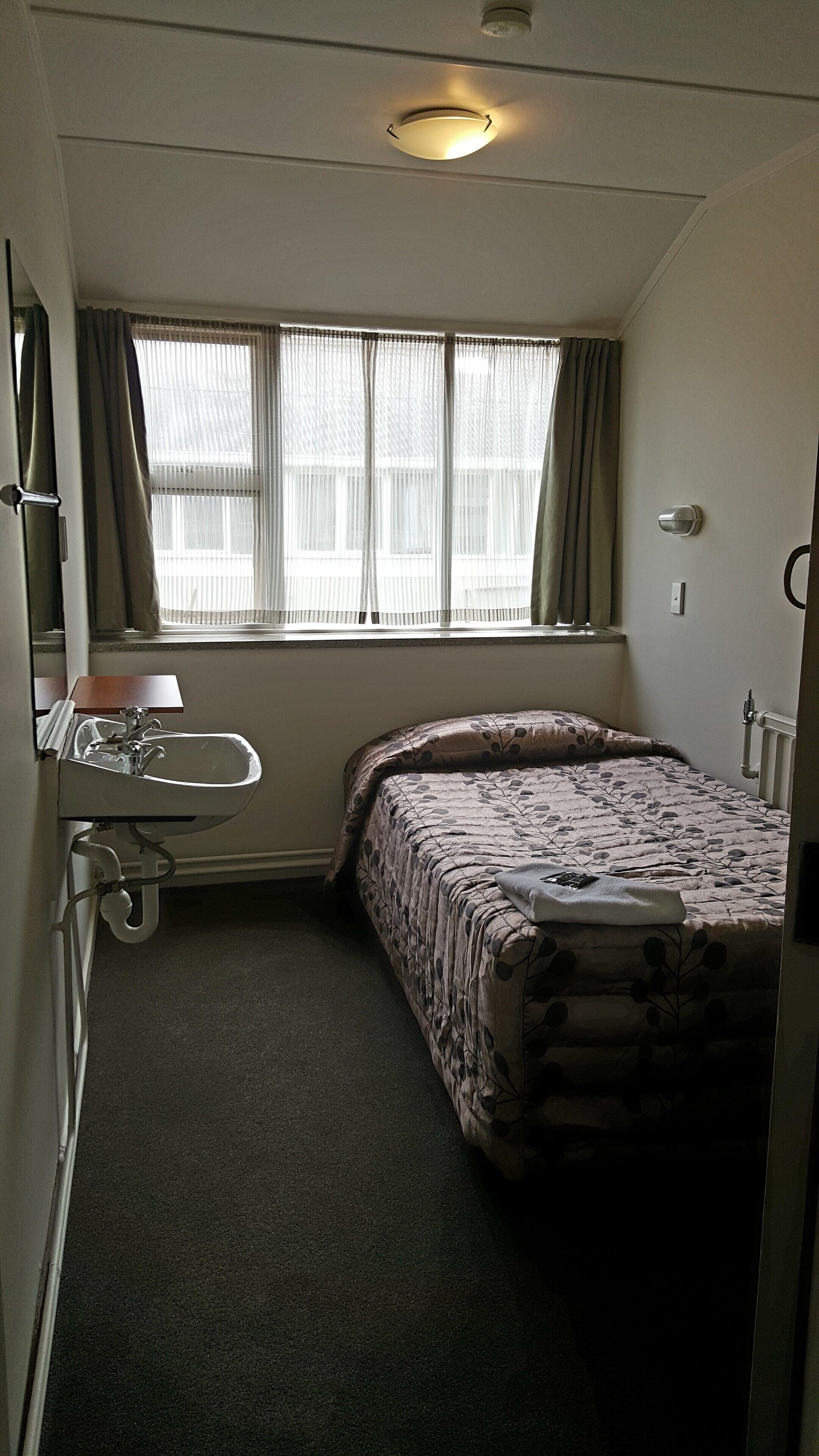 Kiwi International Hotel