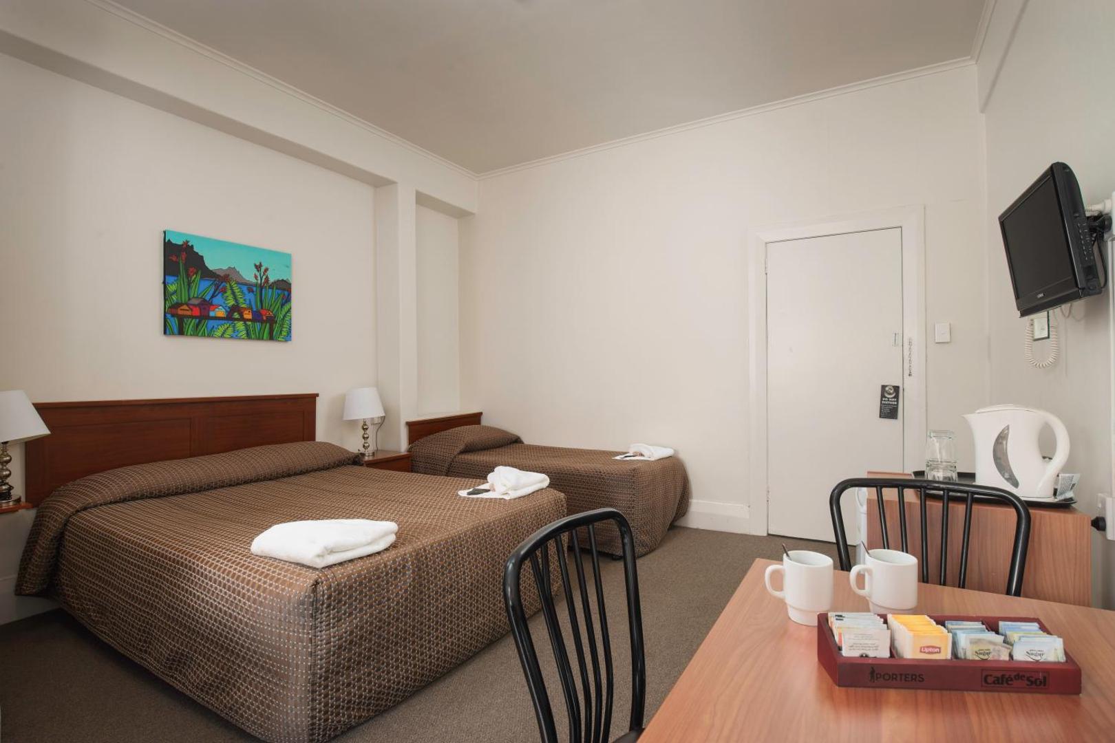 Kiwi International Hotel