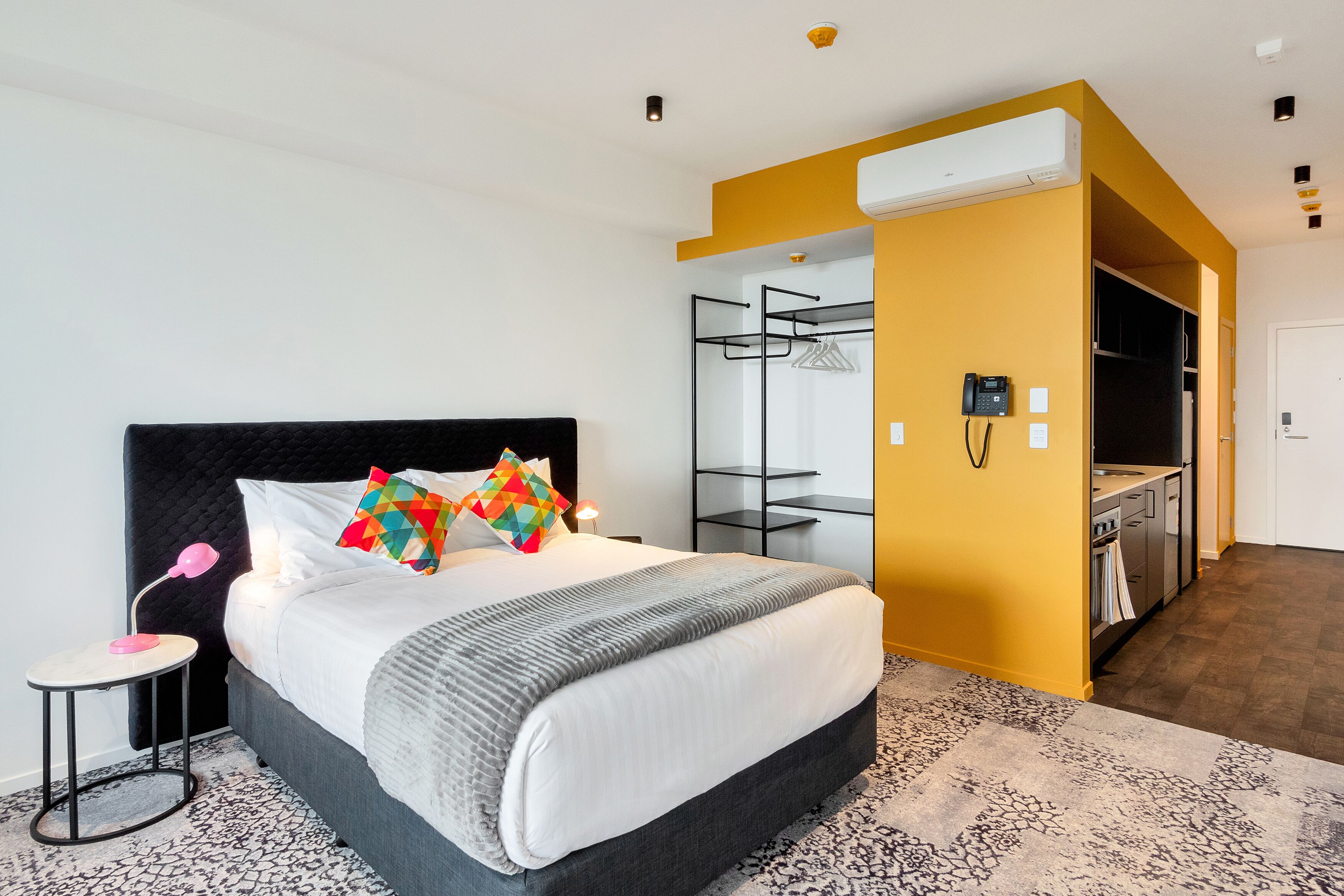 Roomie Apartments