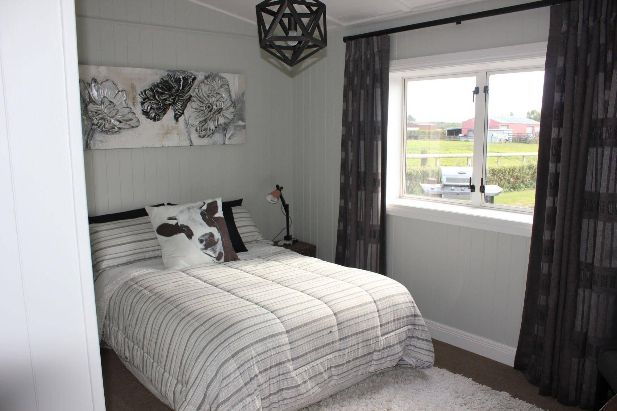 Prairies Grange Bed & Breakfast