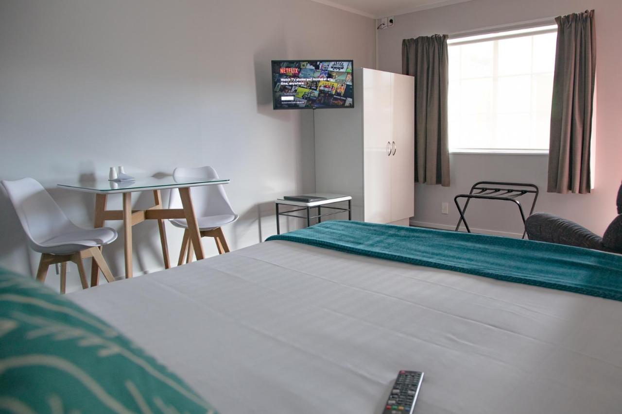 BK's Palm Court Motor Lodge